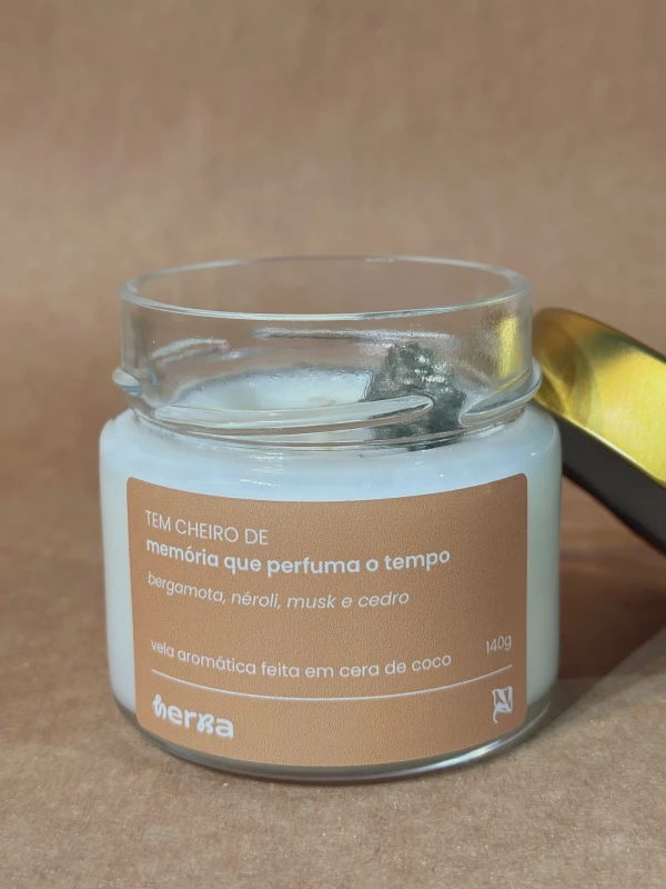 Vela aromática "tem cheiro de memória que perfuma o tempo" - 140g